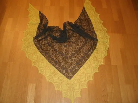 hall-kollane kolmnurk suurelt